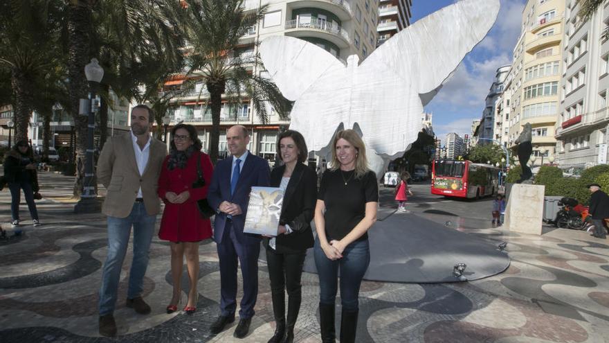 Un momento de la inauguración de la escultura &quot;La Mariposa&quot;