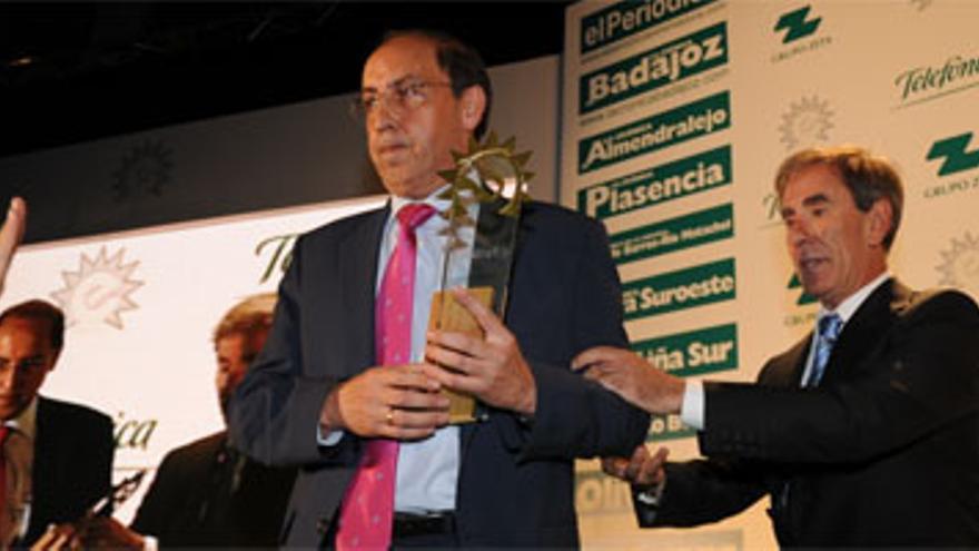 Juan Fuentes recibe el premio a la Trayectoria Empresarial