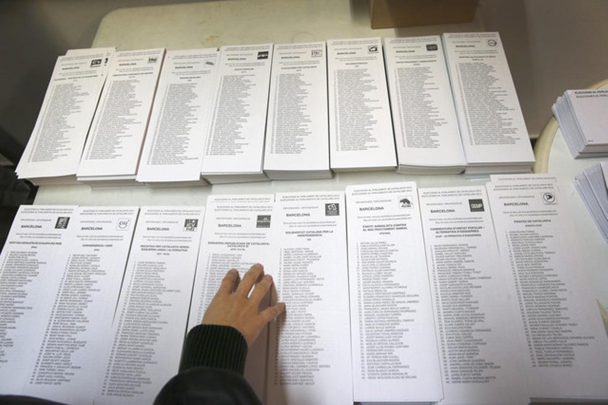 Ambient al col·legi electoral de l’Associació de Veïns El Turó, a Sant Vicenç del Horts.