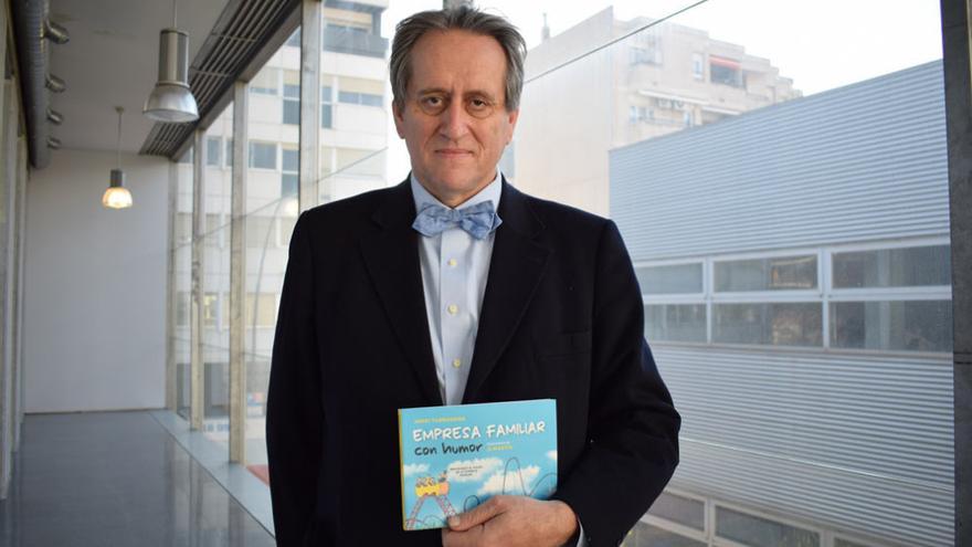 Jordi Tarragona, amb el llibre “Empresa familiar amb humor”