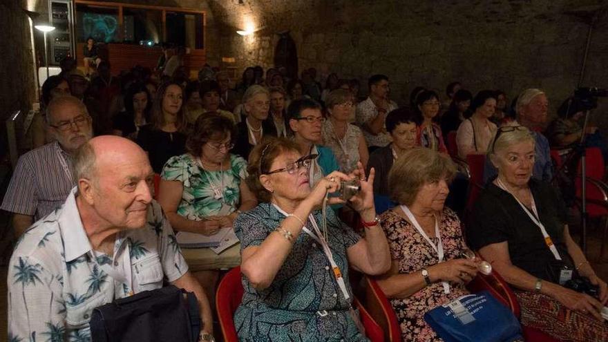 Los asistentes al Congreso celebrado en la Fundación Rei Afonso Henriques escuchan una de las ponencias.