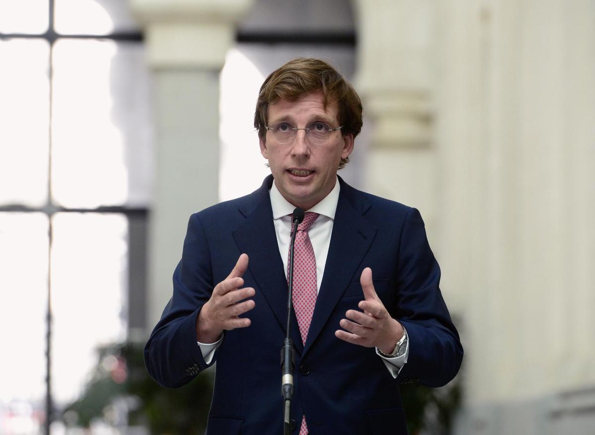 Almeida veu el PSOE després de la denúncia d’un advocat per les mascaretes