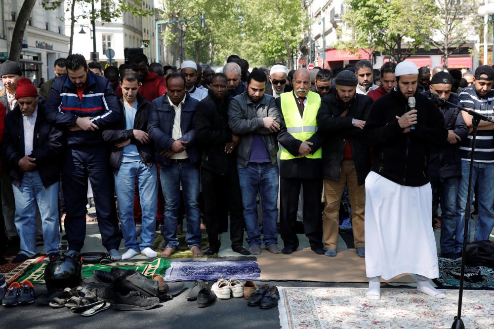 Francia rinde homenaje al policía asesinado en los Campos Elíseos