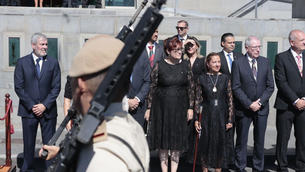 Tenerife se vuelca con la Virgen de Candelaria en una jornada marcada por el calor