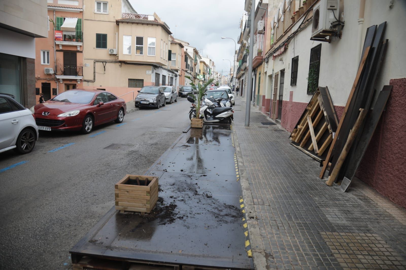 Los restauradores de Palma continúan con la retirada de terrazas