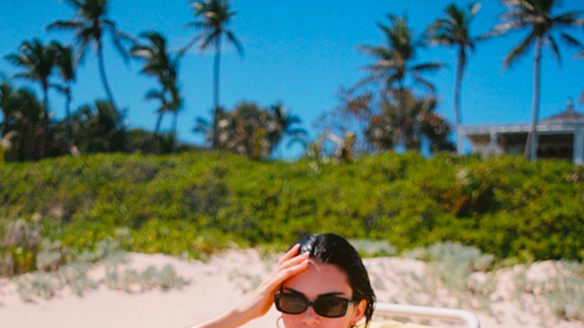 Kendall Jenner disfruta de un día de playa