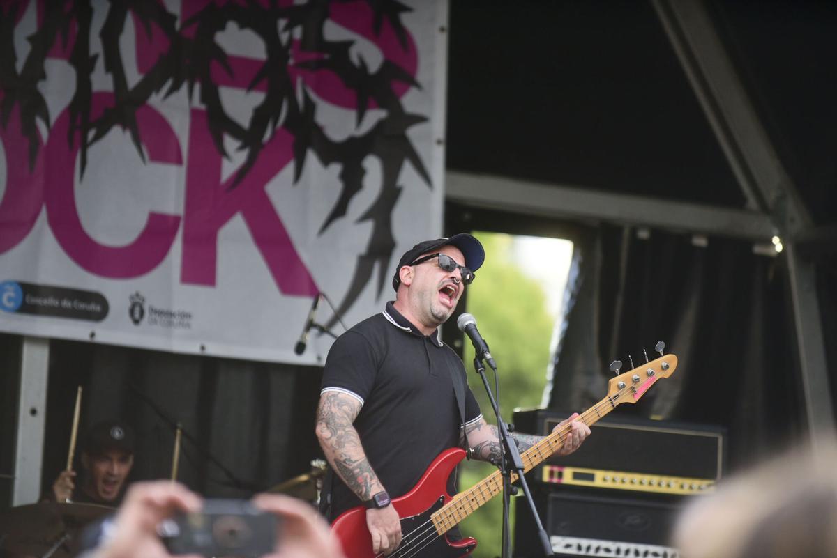 El festival gratuito del Barrio de las Flores llega a su décimo aniversario con miles de personas coreando himnos del rock and roll.