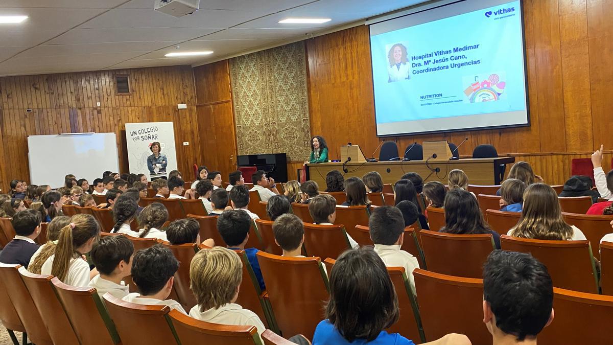 Los hospitales Vithas de Alicante ofrecen un Aula Salud sobre hábitos saludables a los estudiantes del Colegio Inmaculada Jesuitas
