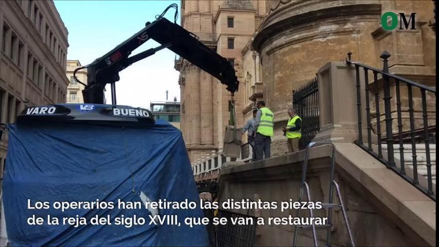 Retiran las verja para instalar la nueva rampa en la Catedral