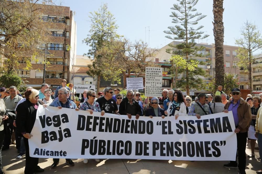 Los pensionistas se manifiestan en Torrevieja