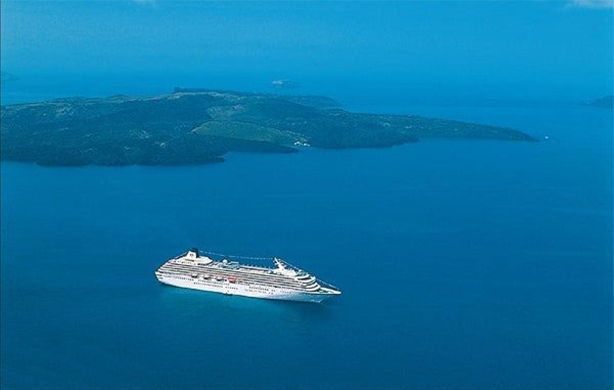 Trece millones de cruceristas surcan cada año un paisaje de islas y playas paradisíacas