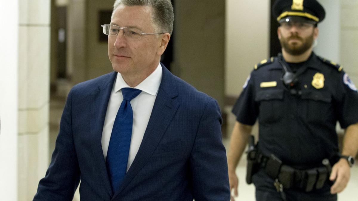 Kurt Volker, exenviado especial de EEUU en Ucrania, tras declarar a puerta cerrada ante los investigadores del caso, este jueves en Washington.