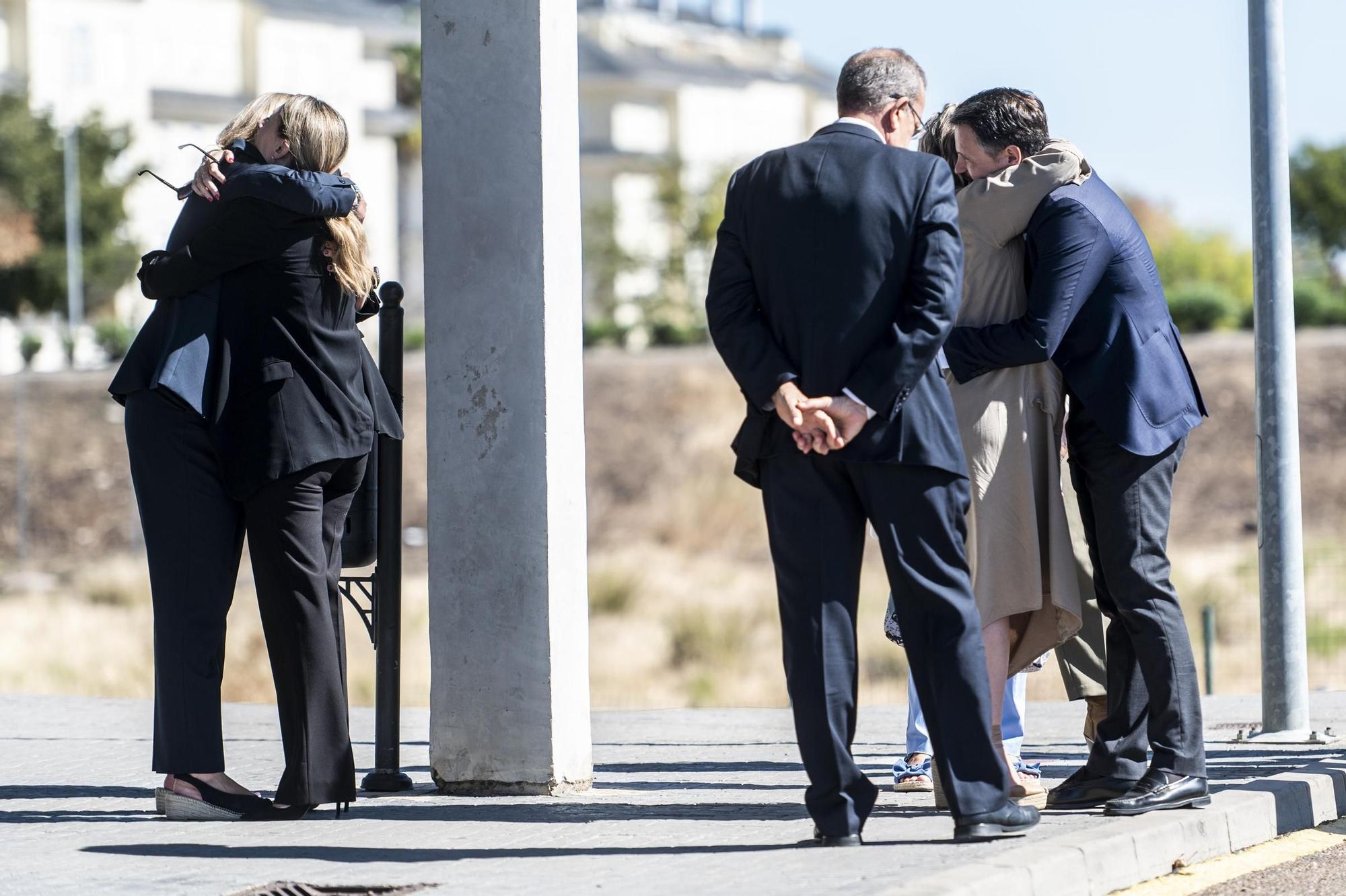 Fotogalería | Compañeros y allegados despiden a Fernández Vara