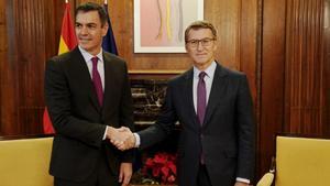 Pedro Sánchez y Alberto Núñez Feijóo, durante la reunión que han mantenido en el Congreso de los Diputados