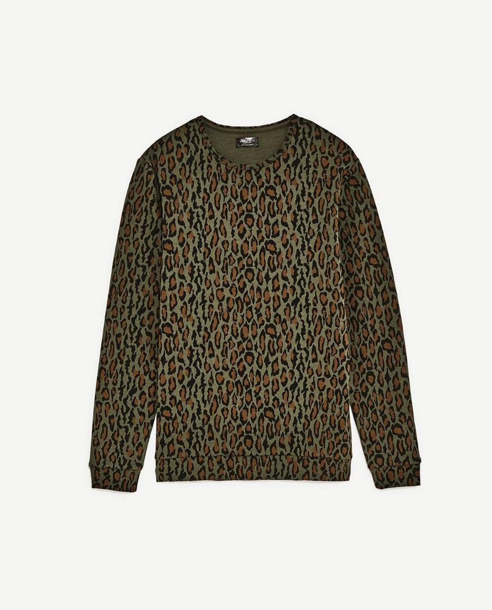 Prendas de leopardo para lucir en primavera: sudadera de hombre