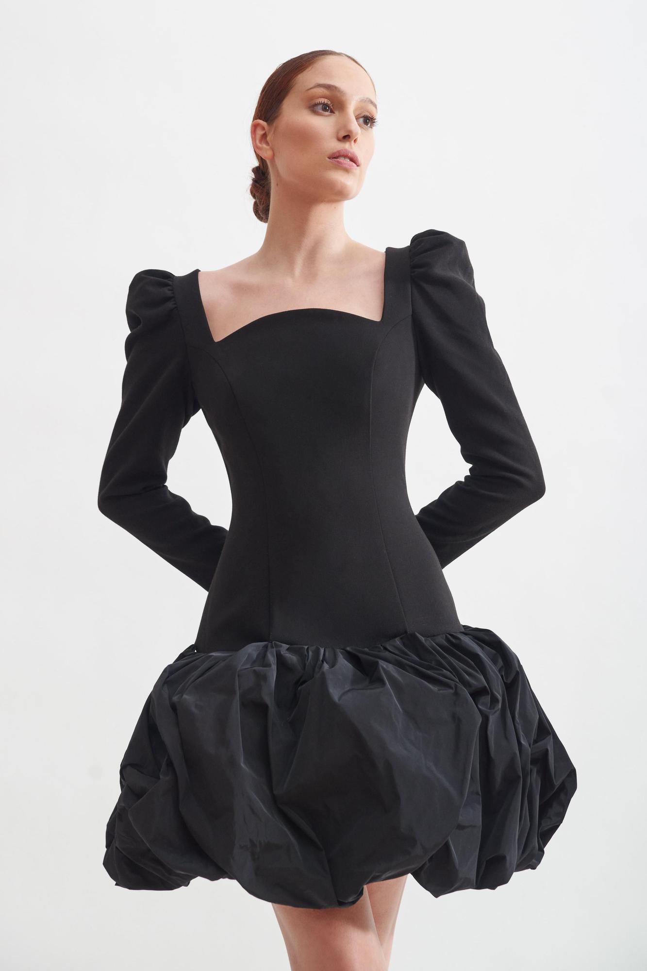 Vestido negro con volumen de Böuret