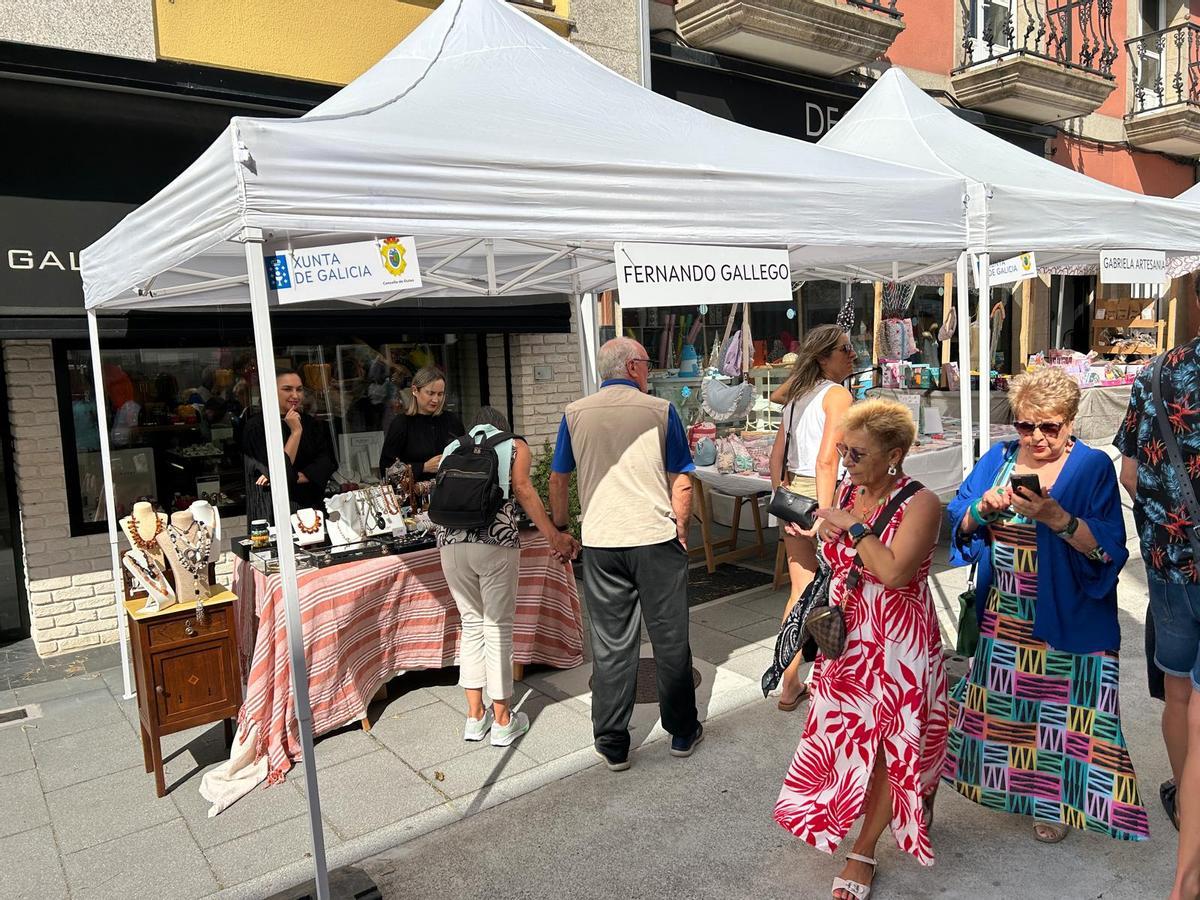 O comercio de Outes saca ás rúas produtos de artesanía, gastronomía e horta no marco da Feiriña