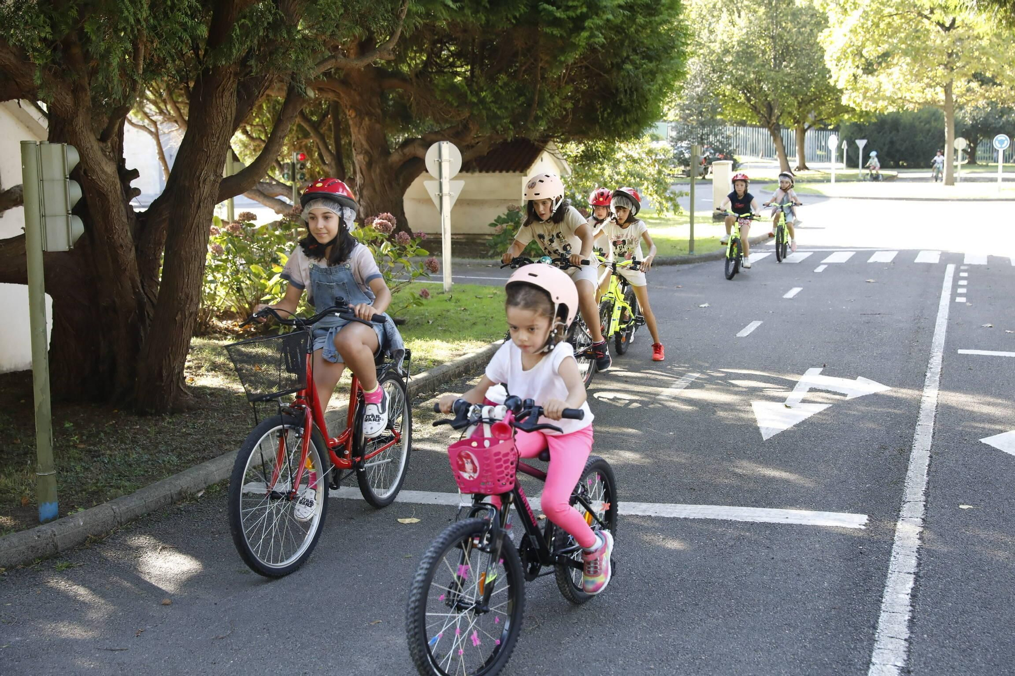 En imágenes: Los más pequeños aprenden educación vial en el Parque Infantil de Tráfico de Gijón