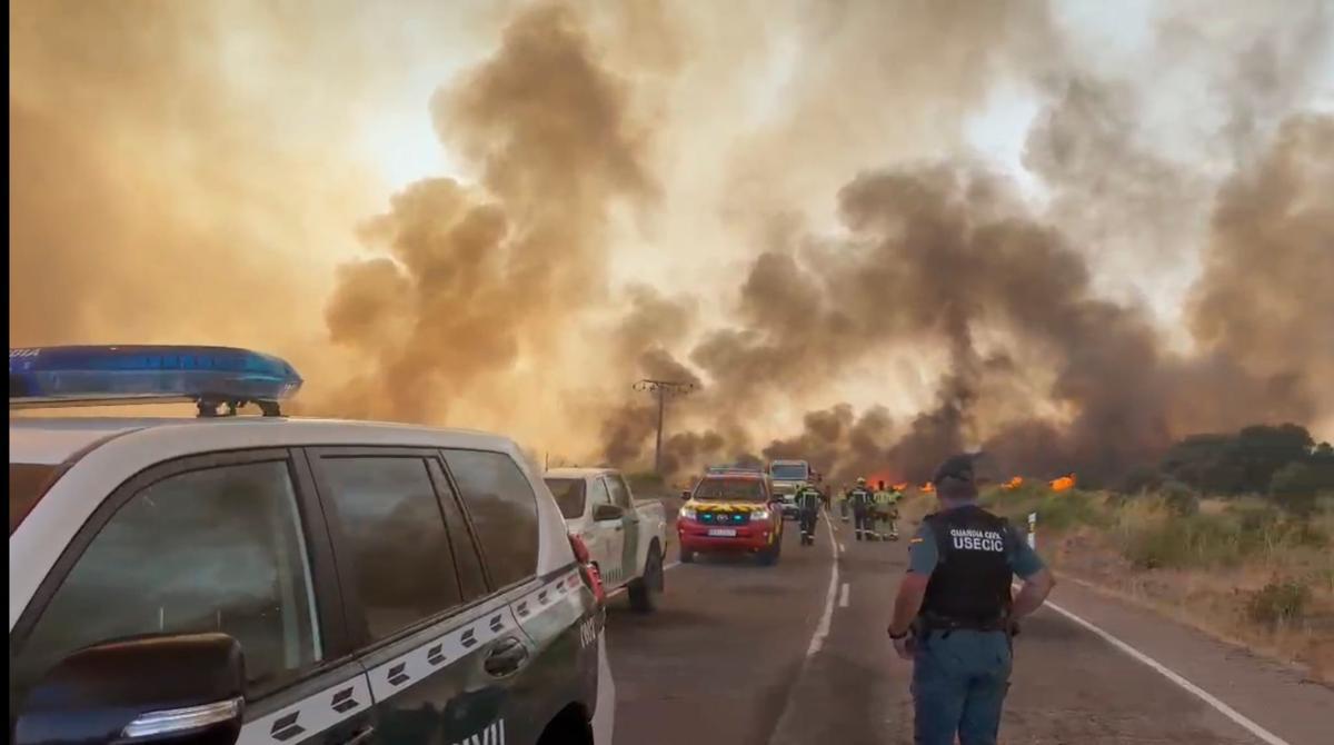 La Guardia Civil durante la evacuación