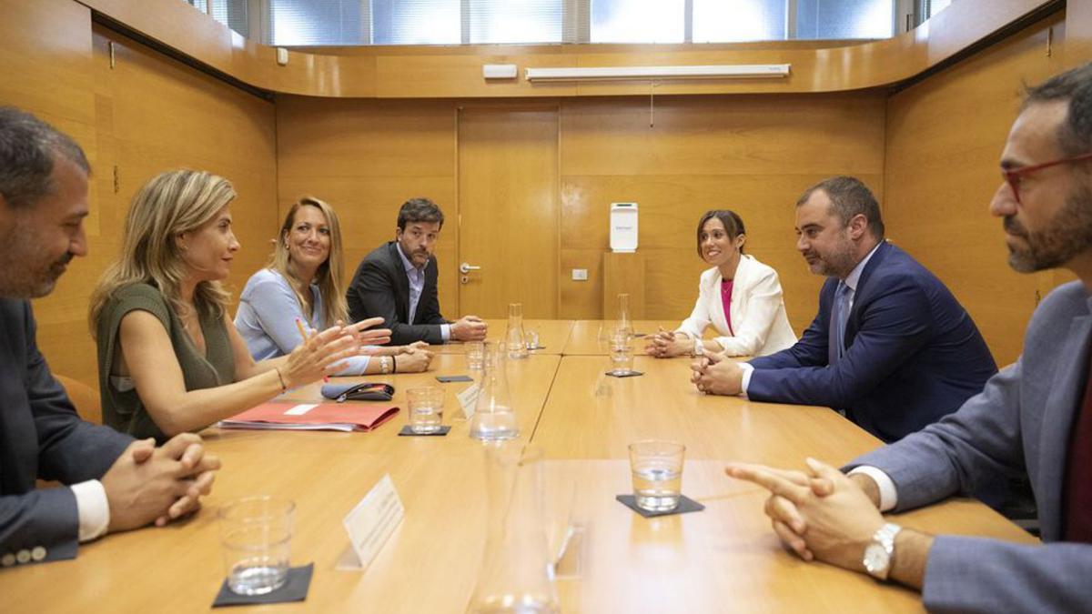 La ministra Raquel Sánchez reunida amb els alcaldes. | ACN