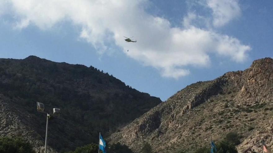 Un helicóptero rescata a una joven de 19 años que se desmayó en la sierra