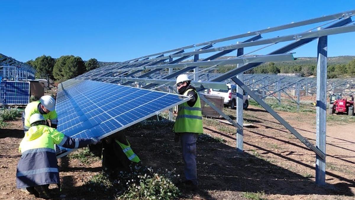 Inicio de la construcción de una planta fotovoltaica, archivo.