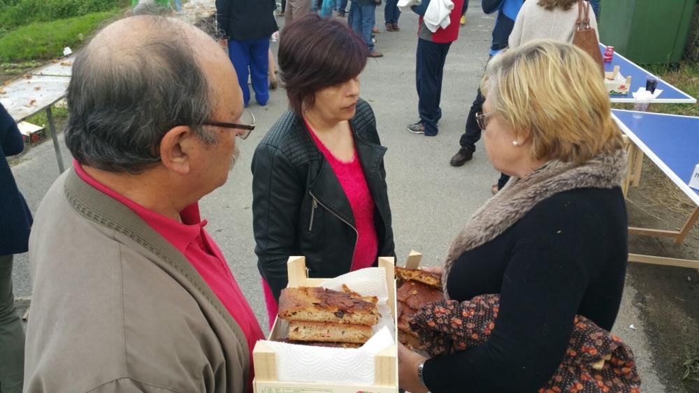 La fiesta de la localidad de Valga cumple 24 años y vuelve a servir una empanada de varios metros de longitud y diferentes sabores