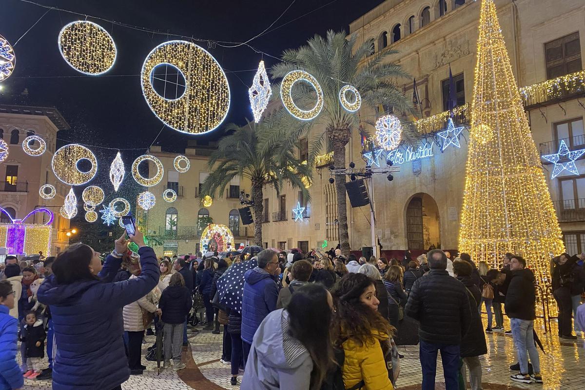 Encendido de las luces de Navidad el pasado año 2022 en la Plaça de Baix