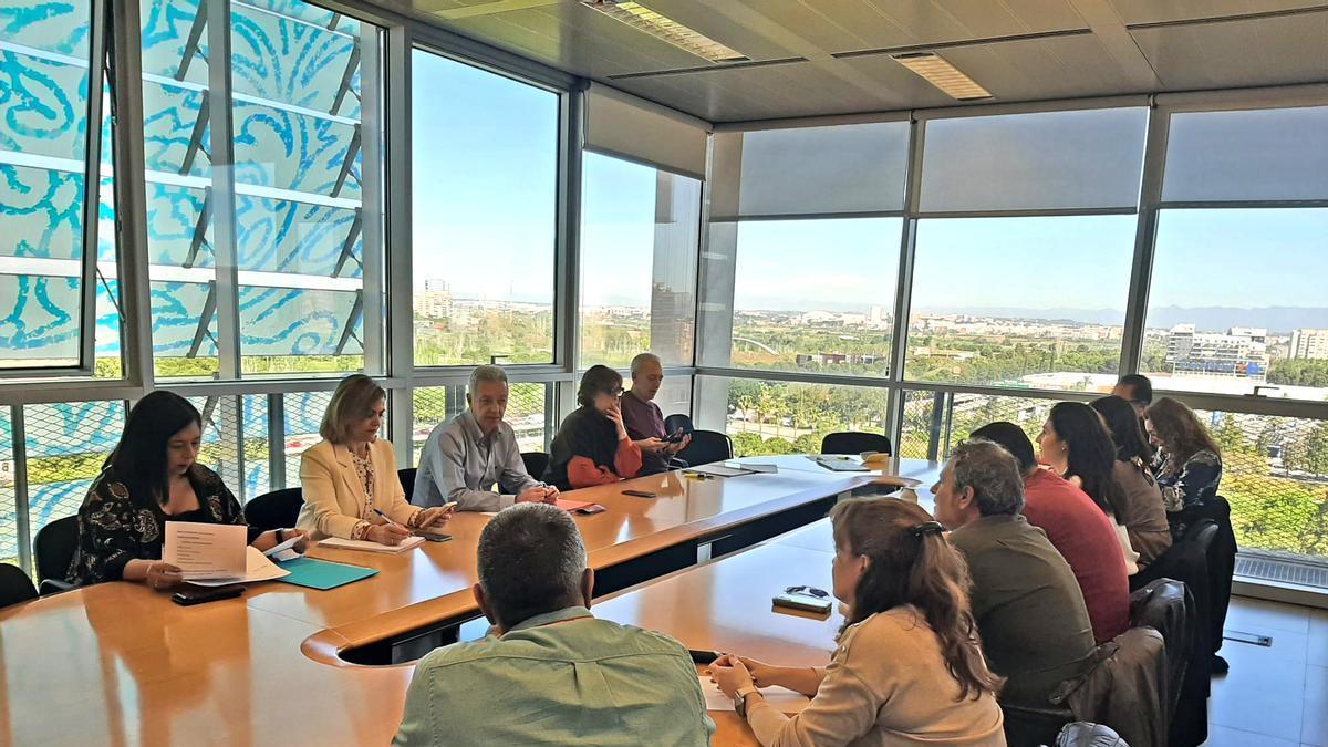 Reunión del director general de Función Pública, Vicente Serra, con los sindicatos para abordar el nuevo decreto del teletrabajo / Levante-EMV