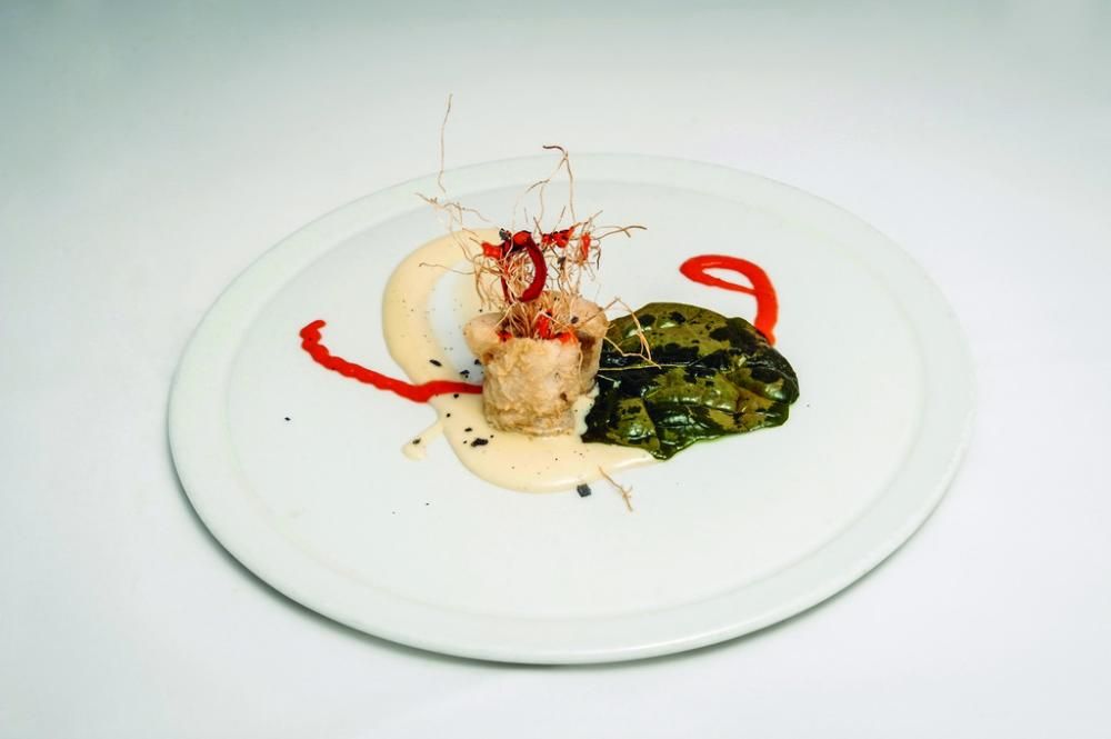 Restaurante La Parranda | Ventresca de bacalao con Vichyssoise de trufa y couli de tomate raf.