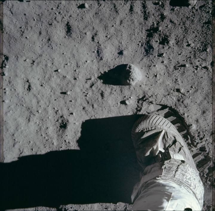 La NASA ha hecho públicas fotografías no vistas de su archivo que muestran los viajes de las expediciones del Apolo XI y el Apolo XII en 1969. Entre las imágenes, el recorrido de Armstrong y Aldrin por la superficie de la Luna.