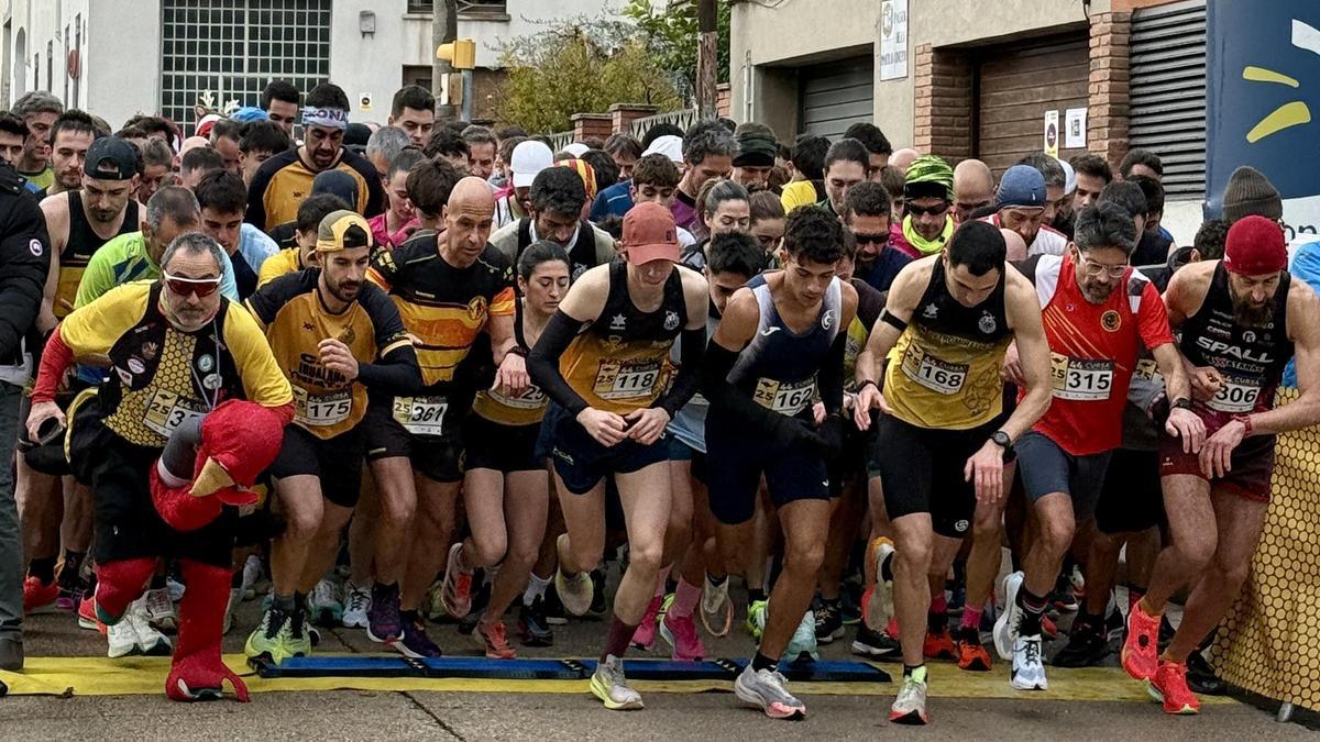 Els participants de la prova van cobrir els recorregut tradicional de 4.600 metres