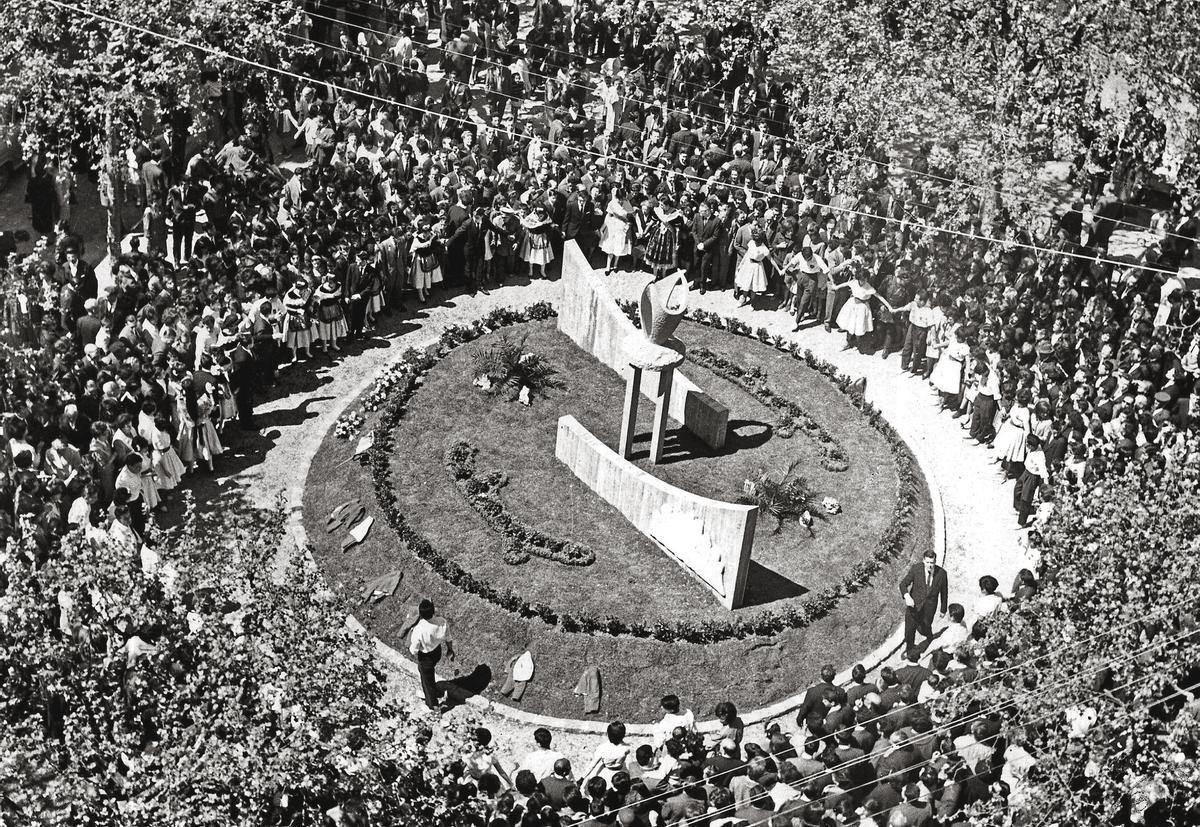 INAUGURACIÓ MONUMENT A LA SARDANA, 1963