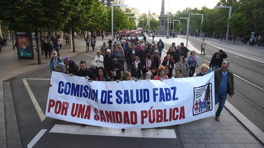 Varios colectivos alzan la voz por la «mala gestión» de la sanidad