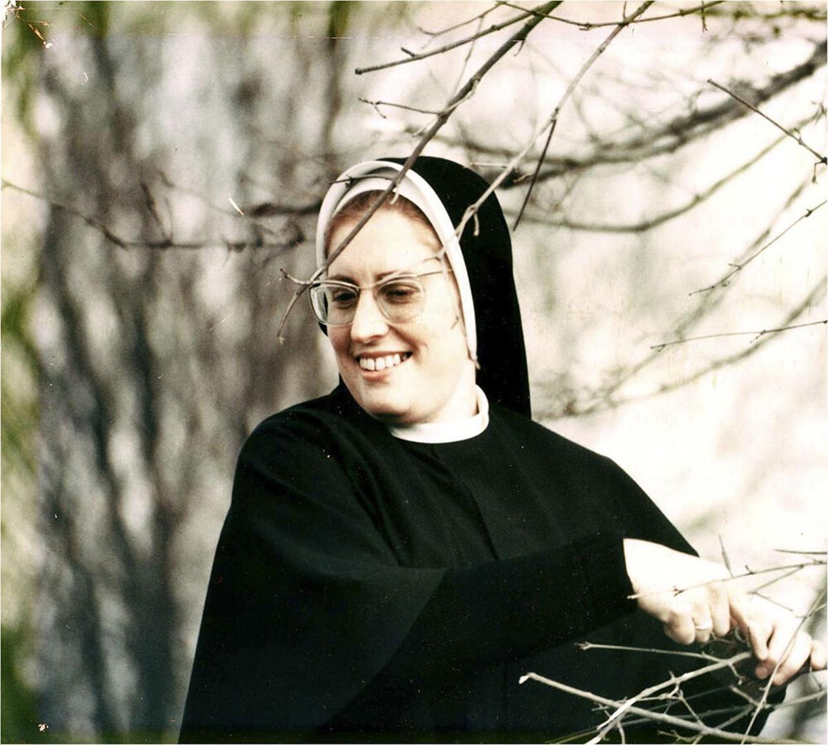 BARCELONA 05/02/2015 MONJA VICTORIA MOLINS QUIEN MAÃ?ANA SERA INVESTIDA HONORIS CAUSA POR LA RAMON LLULL TRABAJA EN EL RAVAL CON LOS MAS DESFAVORRECIDOS POBLES FOTOS DE SU ARCHIVO PERSONAL