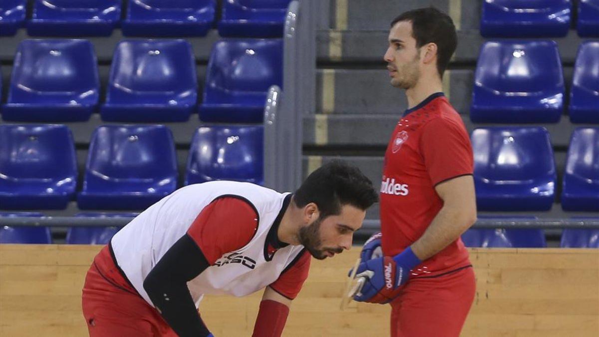 Los ex azulgranas Marc Torra y Xavi Barroso durante su entrenamiento en el Palau