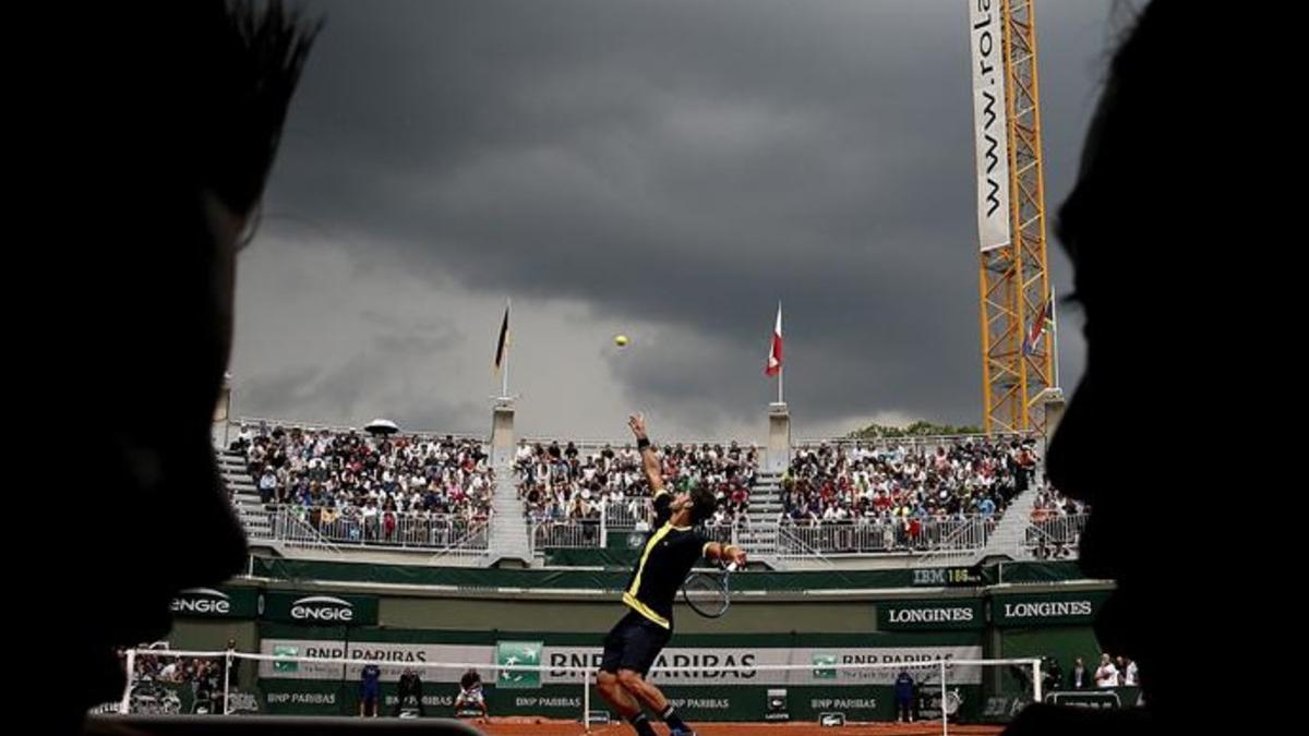 David Ferrer se impuso en un partido que la lluvia interrumpió durante tres horas y media