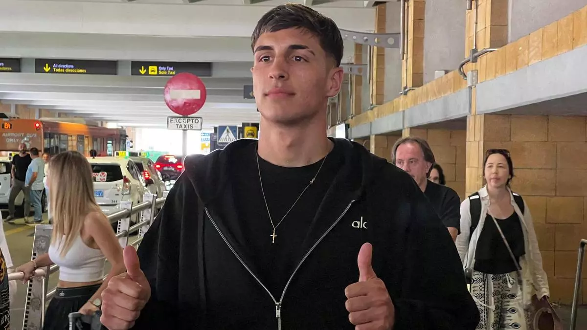 Facundo Bernal llega a Sevilla para firmar como nuevo jugador del Betis tras pasar con éxito la resonancia en Brasil