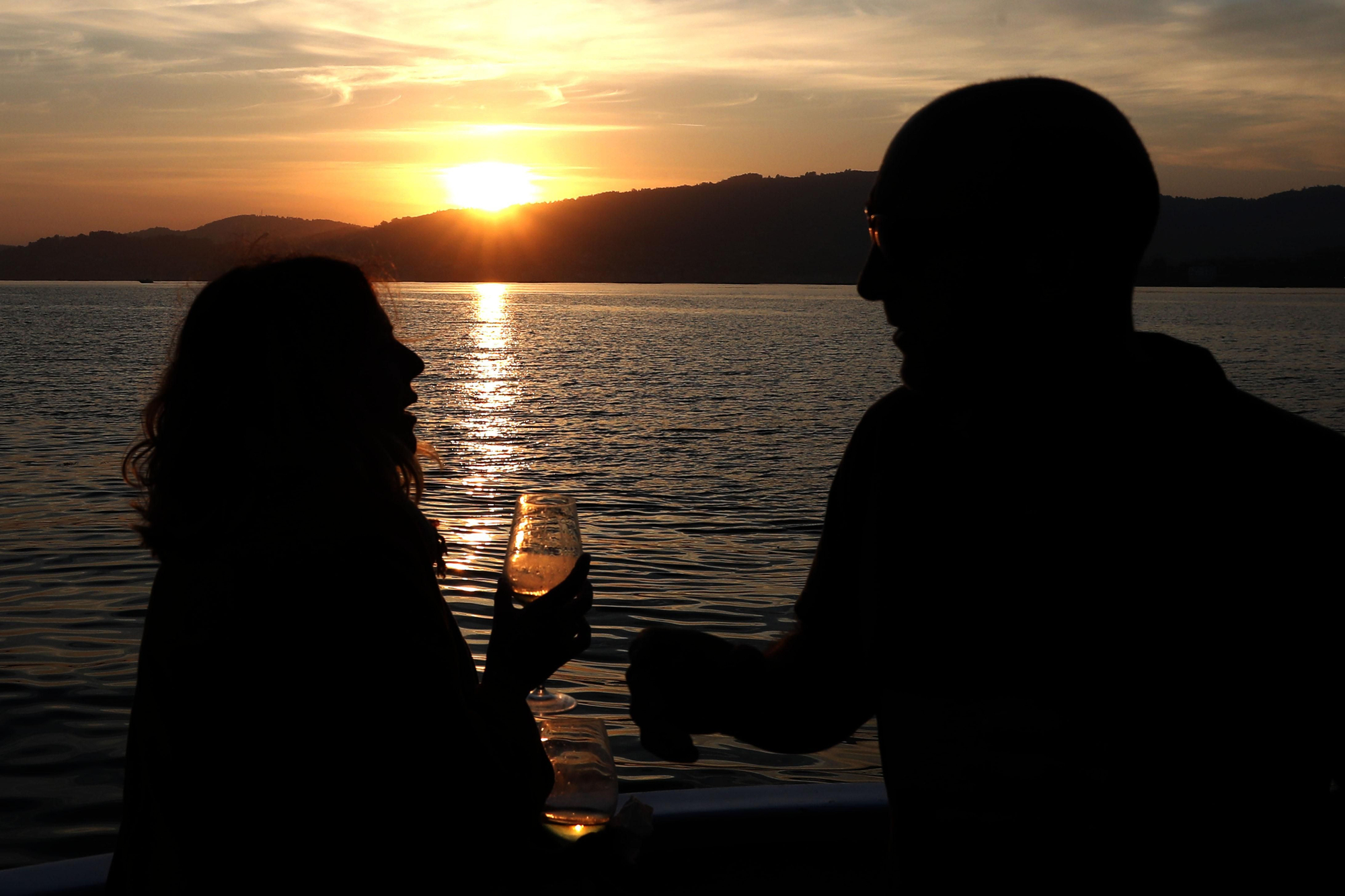 Ocho tapas de ensueño y un brindis al atardecer: así son los paseos SolPor por la ría