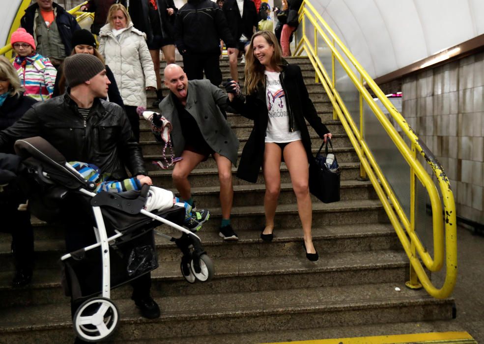 Escenes del dia sense pantalons al metro 2018.