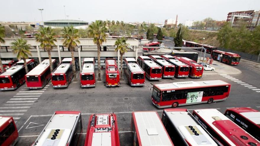 EMT València refuerza la limpieza en los autobuses para contener el coronavirus