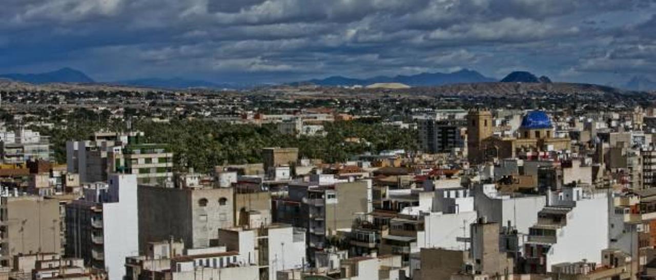 Elche frena la caída de población tras perder 3.000 habitantes en tres años