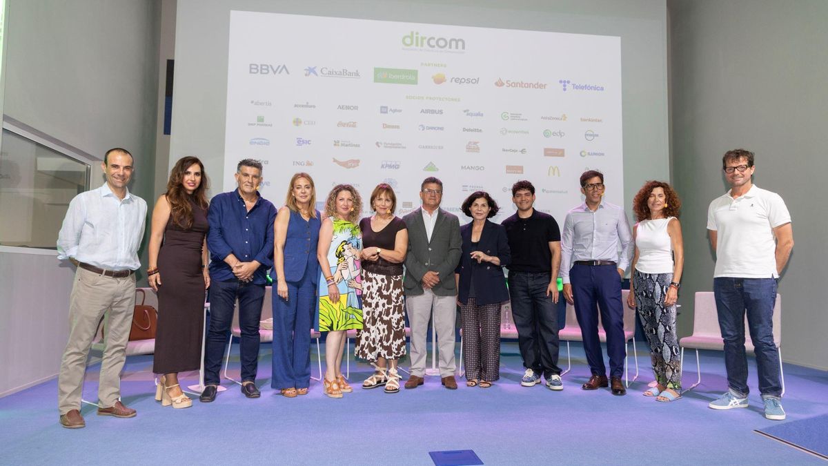 Los participantes en la jornada «Comunicación & Turismo: cómo transformar a través de la comunicación destinos en experiencias», organizada por DIRCOM.