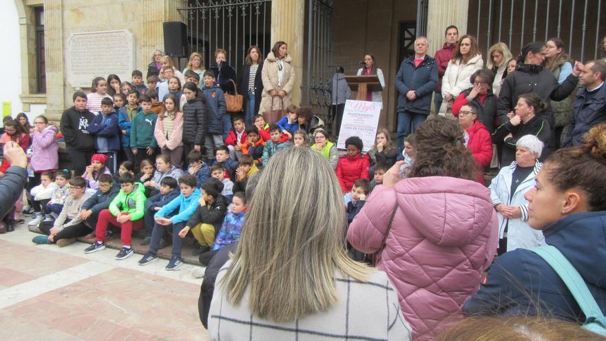 Los escolares de Cangas de Onís se unen por la igualdad
