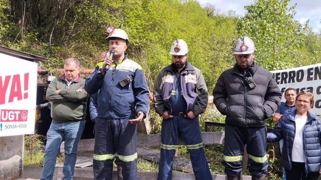 Los mineros encerrados en Mina Miura mantienen la lucha tras nueve días: "Van pasando factura el frío y la humedad, pero hay que seguir"