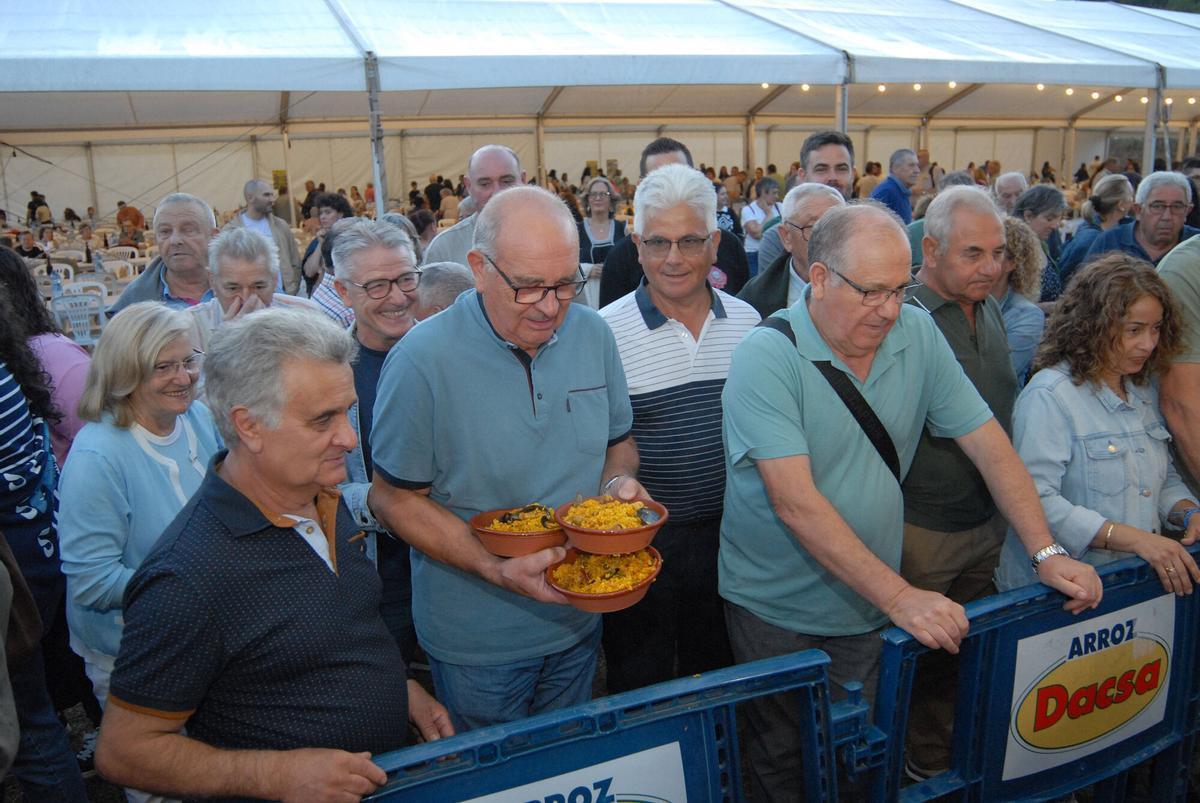 Comensales a punto para la cena.