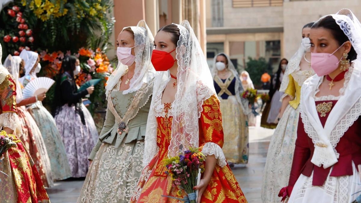 Búscate en el segundo día de Ofrenda por las calles del Mar y Avellanas (entre las 11.00 y 12.00 horas)