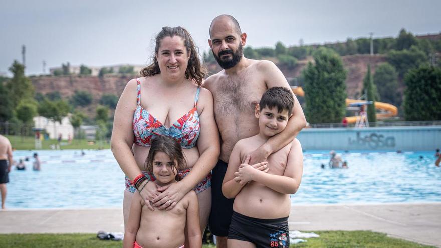 «Ens va sorprendre el preu de la piscina»: La Bassa de Sabadell atreu milers de catalans convertida en símbol de l’estiu