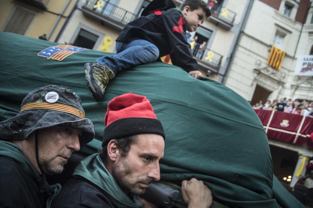 Berga estrena la Patum 2019 amb un passacarrers atapeït i calorós