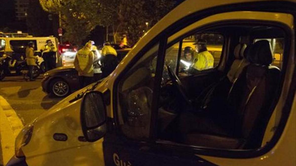 Sorprendido al volante en Baena tras ignorar el aviso de la Policía en un bar: tenía cinco condenas previas